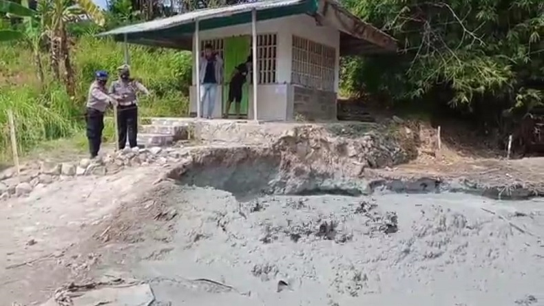 Semburan Lumpur Belerang di Cirebon Sebabkan Sesak Napas dan Peralatan Elektronik Rusak