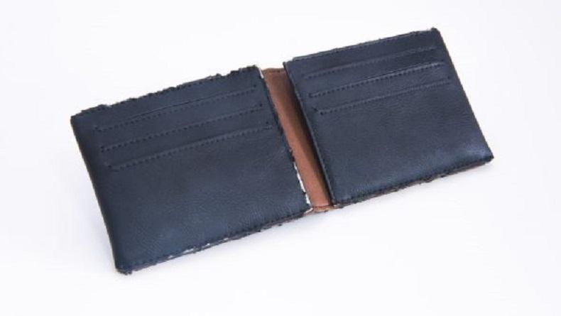Perempuan Ini Temukan Dompet yang Hilang 46 Tahun Silam, Isi Masih Utuh