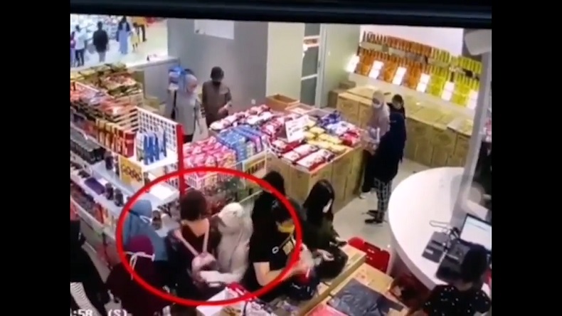 Video Viral Ibu-Ibu Lihai Mencopet di Mal, Ternyata Residivis Kasus Pencurian