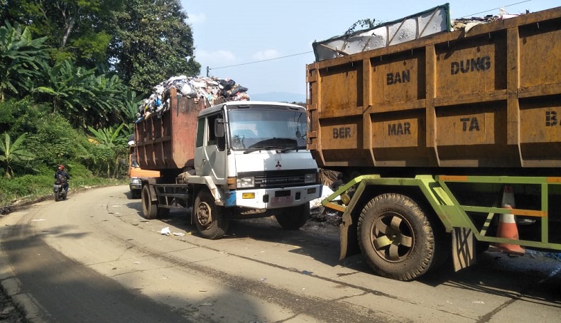 Truk di TPA Sarimukti KBB Antre Berjam-jam, Banyak Sampah Warga Tak Terangkut