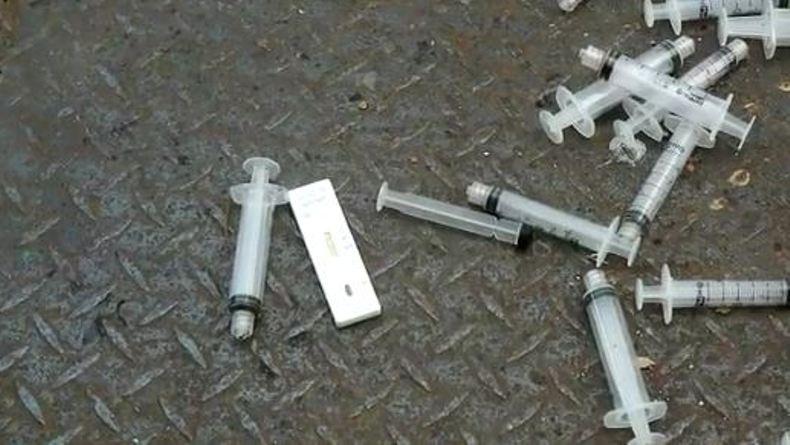 Limbah Medis Ditemukan Berserakan di Jembatan Penyeberangan Simpang Tujuh Kudus 