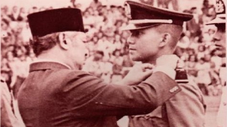Potret Lawas Prabowo Dilantik Presiden Soeharto saat Taruna