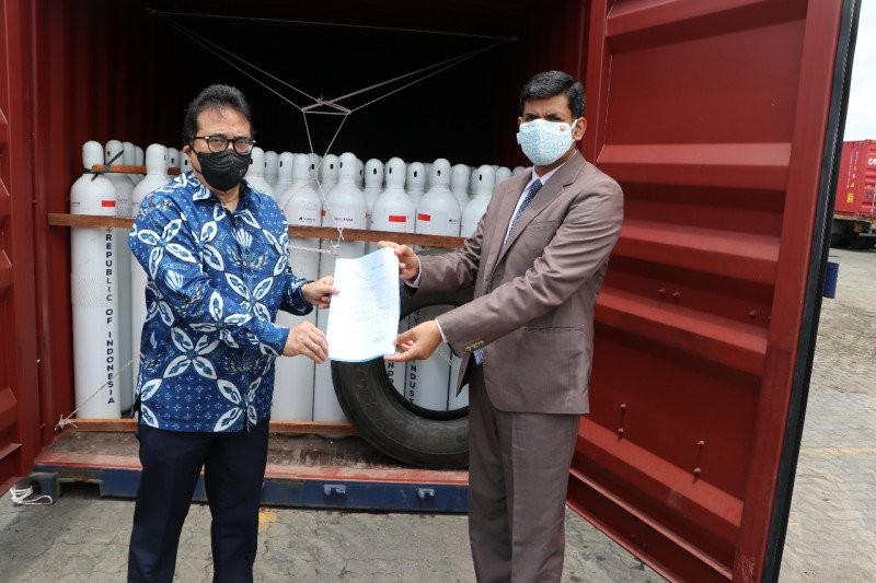 Indonesia Hibahkan 1.400 Tabung Oksigen ke India, Bantu Anak Benua Atasi Covid