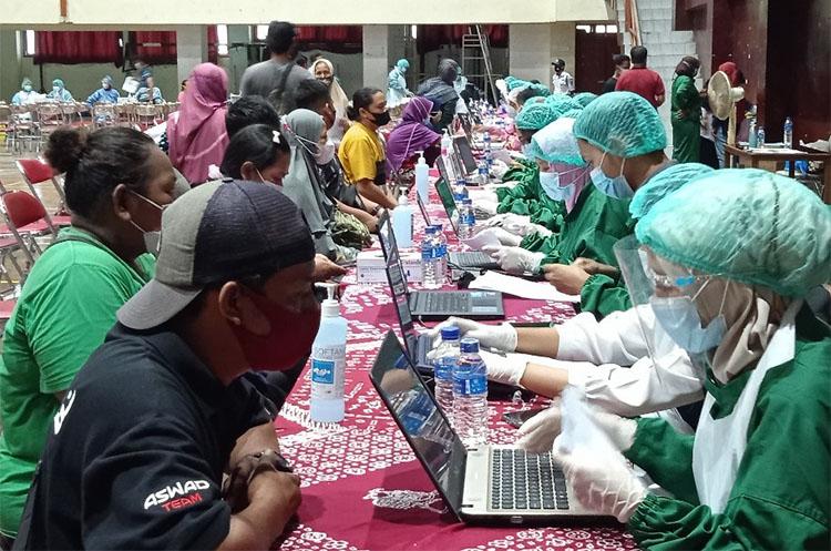 Gunakan AstraZeneca, 10.000 Pedagang Pasar di Sleman Divaksin Covid-19 