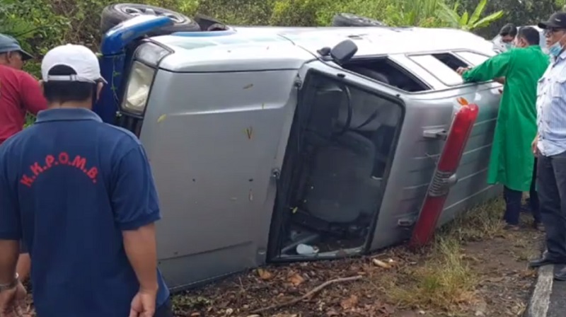 Ambulans Membawa 250 Dosis Vaksin Covid-19 Terguling di Blitar, Ini Penyebabnya