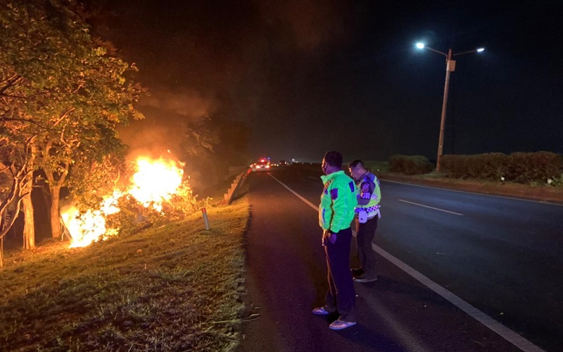 Polisi: Avanza Putih Terbakar di Tol Padaleunyi Terlibat Tabrak Lari di Bandung