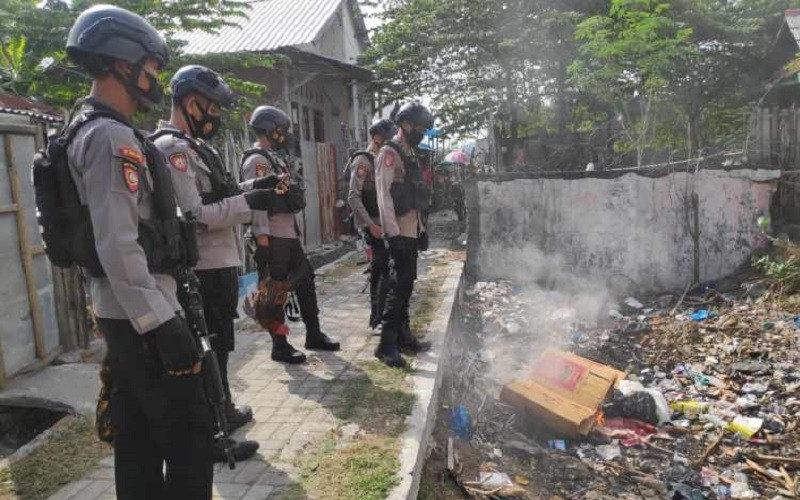 Digerebek Polisi, Pelaku Judi di Bima Kocar-kacir Tinggalkan Ayam Aduan