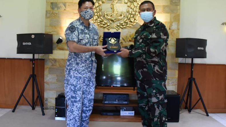 Atase Laut Singapura Kunjungi Lantamal VIII, Jajaki Kerja Sama Jaga Stabilitas Maritim 