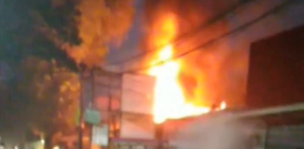 Rumah Dinas Lurah Batu Ampar Ludes Dilalap Api