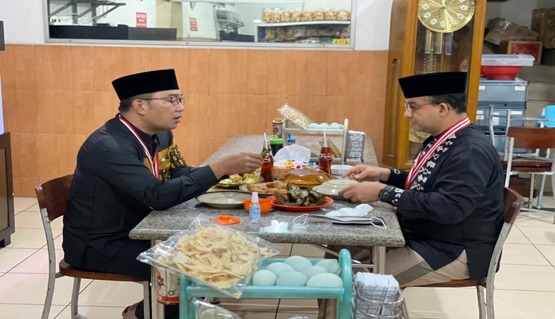 Sarapan Tahu dan Teh Botol, Anies-Ridwan Kamil bak Capres dan Cawapres