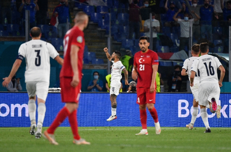 Diwarnai Gol Bunuh Diri, Laga Italia Vs Turki Cetak Sejarah di Euro
