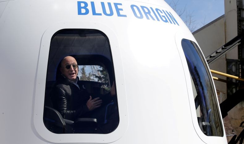  Wow, 1 Tiket ke Luar Angkasa Bersama Orang Terkaya di Dunia Jeff Bezos Terjual Rp391 Miliar