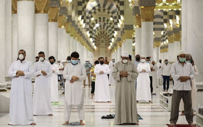 Tunda Sholat Subuh Berjamaah, 2 Pejabat Senior Masjid Nabawi Dipecat