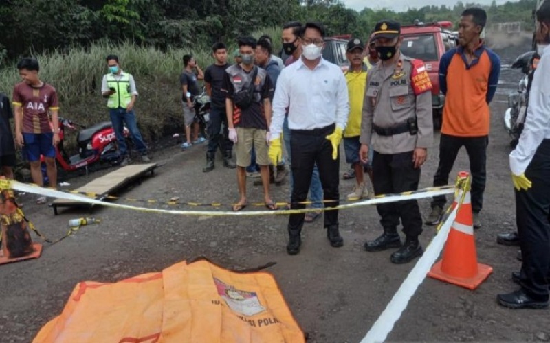 Mayat Sopir Penuh Luka Ditemukan di Lintasan Jalan, Korban Tewas Dibunuh