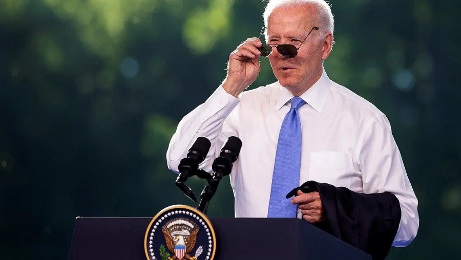 Joe Biden Beri Hadiah Vladimir Putin Kacamata Aviator, Kerap Dipakai Militer AS dan NATO