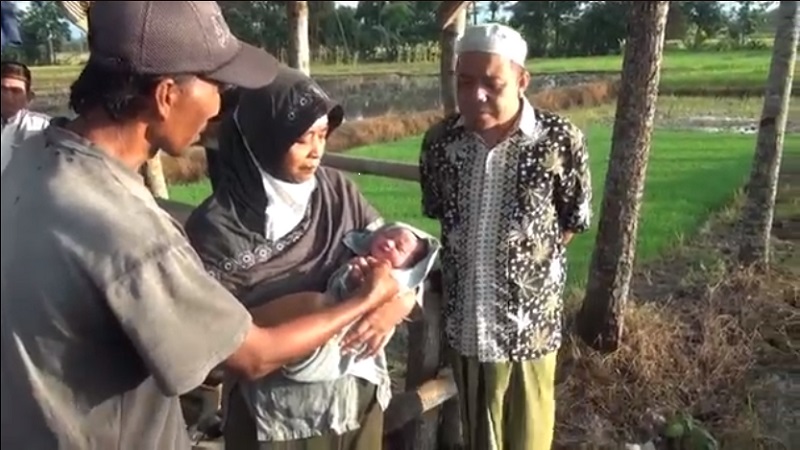 Bayi Laki-Laki di Gubuk Sawah Gegerkan Warga Banyuwangi