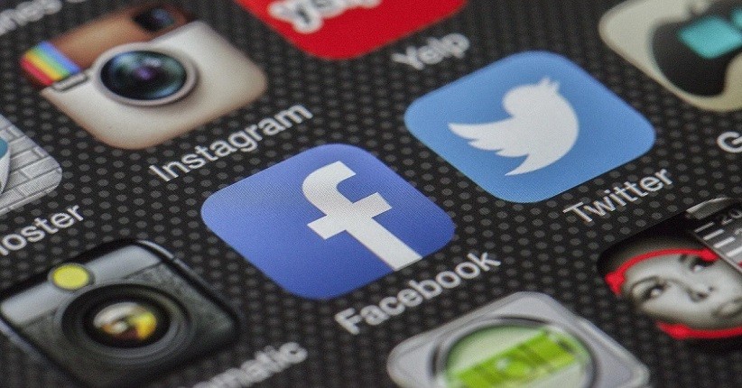  Facebook Bakal Mungkinkan Admin Grup Memperlambat Komentar