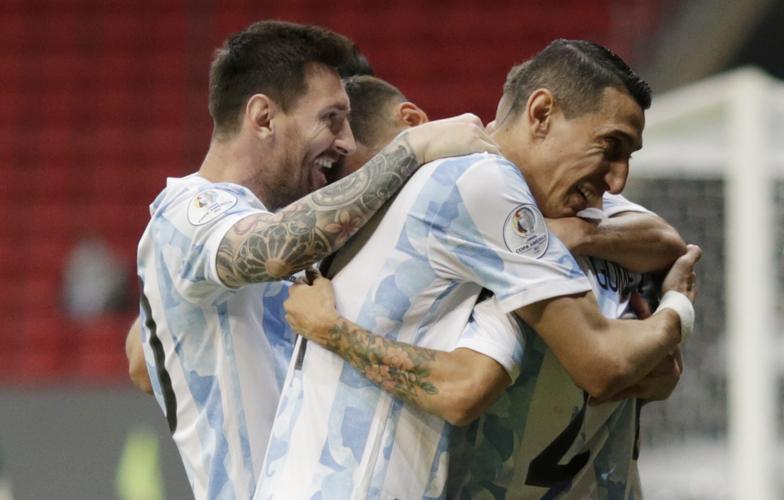Tekuk Brasil 1-0, Argentina Angkat Piala Copa America 2021
