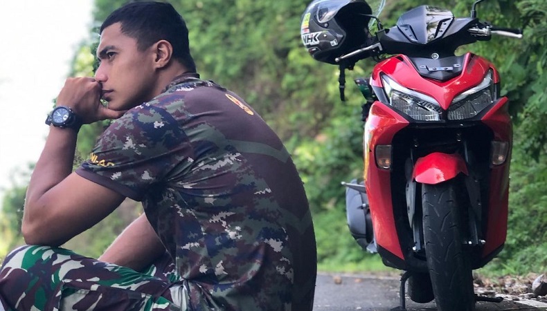 Manganang Pamer Foto Gagah Berseragam TNI, Gombalan Netizen Ini Bikin Geleng-Geleng Kepala