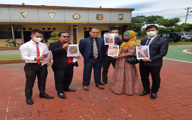Tuntut Keadilan, Perempuan Korban Pengeroyokan Menangis Histeris di Polres Simalungun