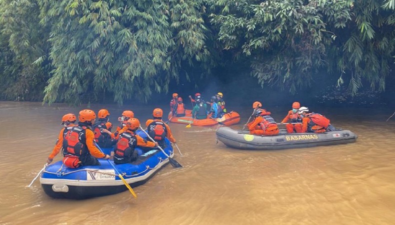 Bocah 5 Tahun yang Tenggelam di Sungai Ciliwung Ditemukan Tewas