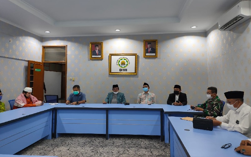 Khatib se-Jawa Barat Diminta Arahkan Jemaah Disiplin Prokes di Masjid