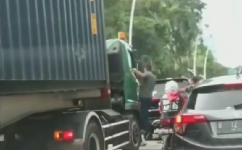 Fakta-Fakta Penangkapan Sopir Pajero yang Rusak Kontainer di Sunter