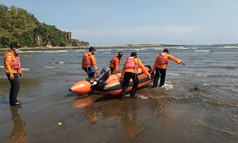 3 Pemancing Tenggelam di Pantai Logending Kebumen, 1 Hilang
