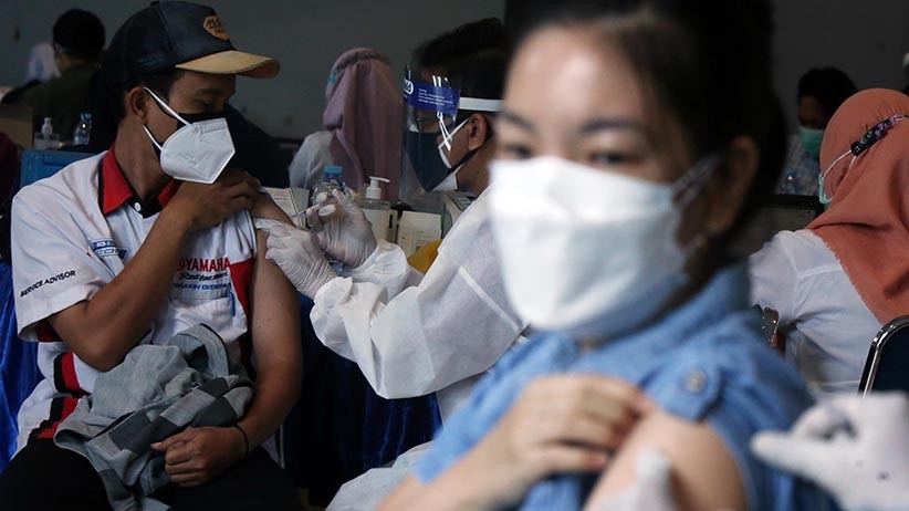 Calon Pekerja Imigran di Lampung Disuntik Vaksin Covid-19