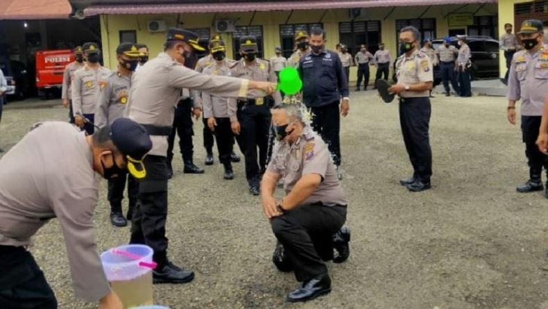 Naik Pangkat, 6 Personel Polres Sibolga Disiram Air Bunga