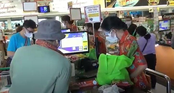 Hari Pertama PPKM Darurat di Bali, Warga Serbu Mal Borong Kebutuhan Pokok