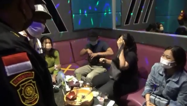 Abaikan PPKM Darurat, Tempat Karaoke di Bali Matikan Lampu dan Tetap Beroperasi