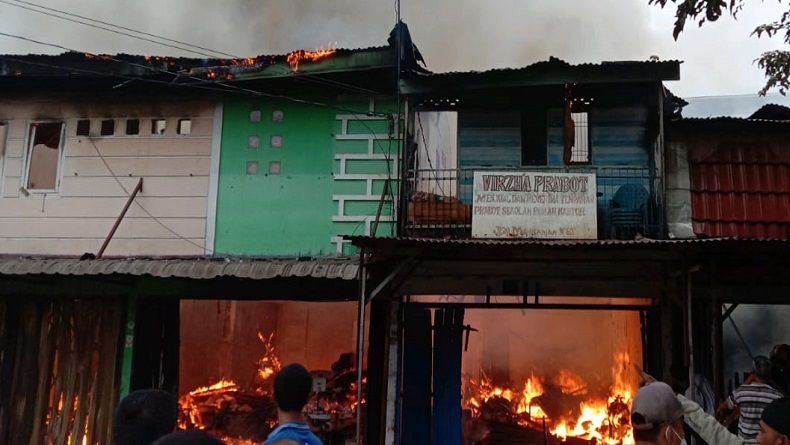 39 Warga Mengungsi ke Kantor Lurah Masjid Pascakebakaran Belasan Rumah di Medan