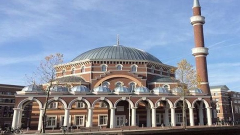 Masjid Hagia Sophia Belanda Dilempar Botol Bir, Pelaku Masih Diburu