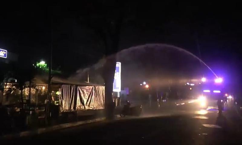  Nekat Langgar PPKM Darurat, Warung di Jepara Disemprot Air dari Water Cannon 