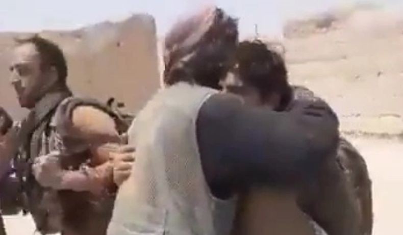 Mengejutkan, Pasukan Afghanistan Serahkan Senjata ke Taliban Setelah Ditinggal AS