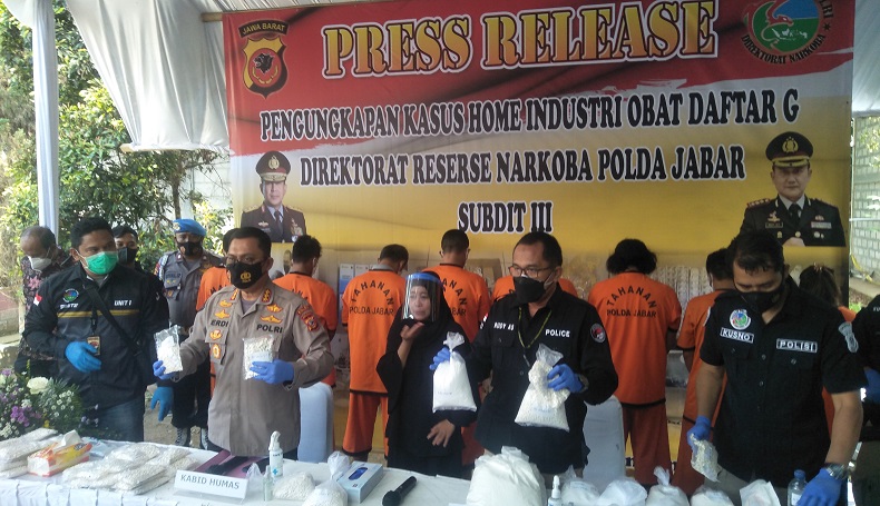 Terbongkar, Pasutri Jadi Aktor Utama Home Industri Obat Ilegal di Lembang KBB