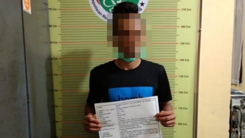 Panik, Pria di Padang Panjang Buang Sabu saat Ditangkap Polisi 