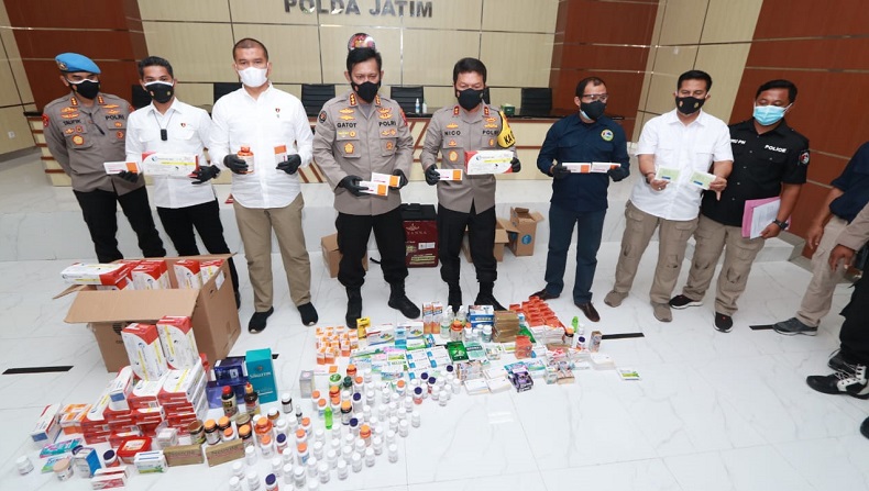Manfaatkan Situasi, Ibu Rumah Tangga di Surabaya Timbun Vitamin dan Obat Covid-19 
