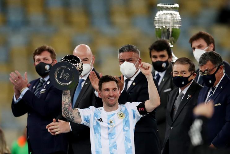 Argentina Juara Copa America 2021, Ini Momen Messi Angkat Piala