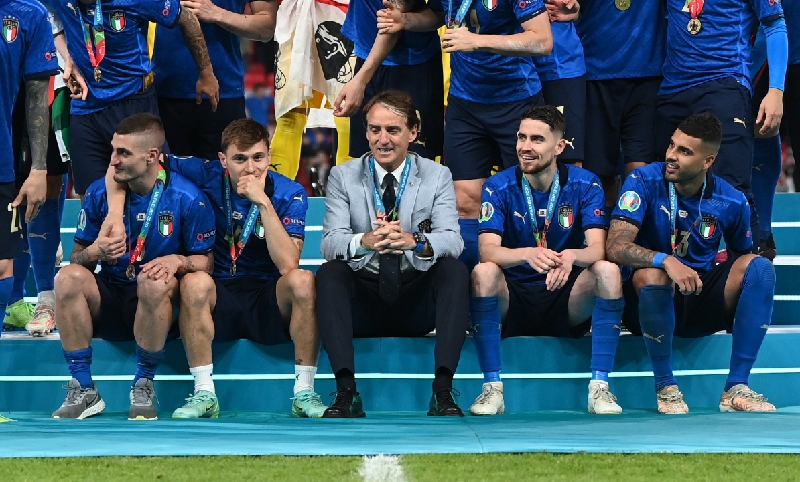 Begini Reaksi Skuad Italia saat Tahu Christian Eriksen Kolaps, Nicolo Barella Sampai Nangis
