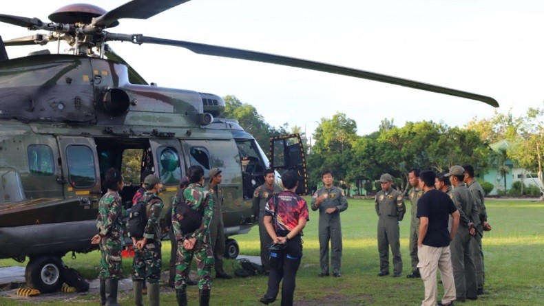 Gunakan Heli Caracal, TNI Evakuasi Dua Jenazah Teroris Poso dari Jurang Kedalaman 50 Meter