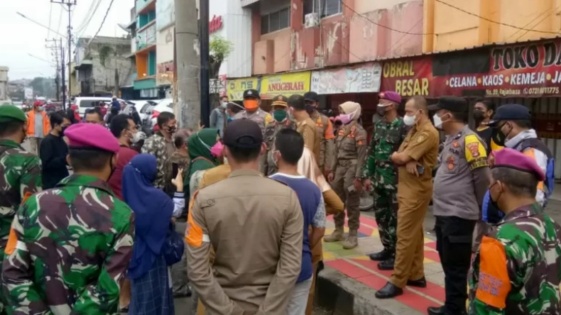Missinformasi, Pedagang di Bambu Kuning Ingin Buka Toko saat PPKM Darurat