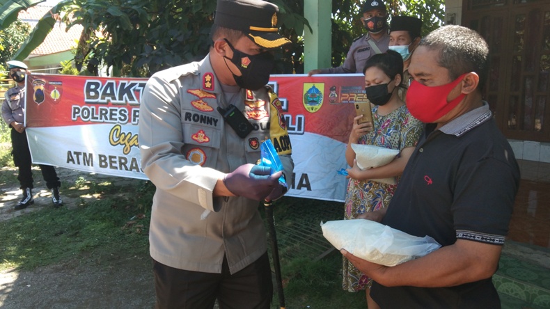 Polres Pemalang Peduli Salurkan Bantuan Obat dan Sembako untuk Warga yang Isoman 