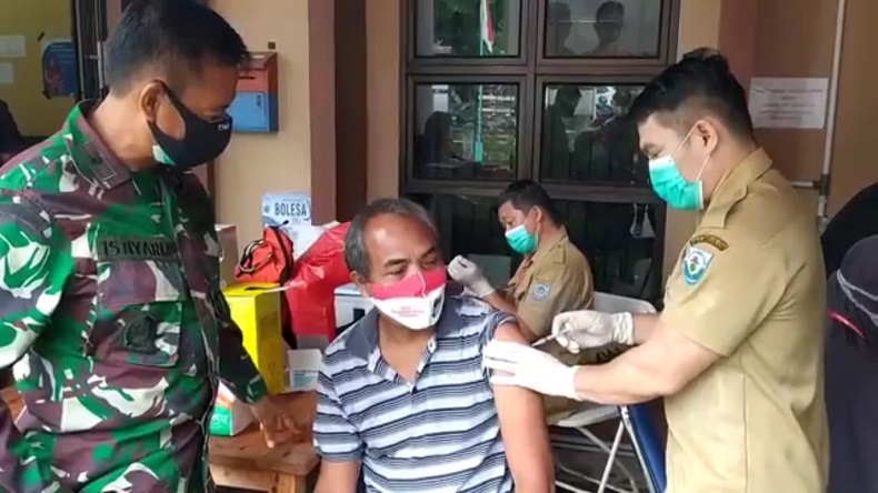 Kejari Bangka Selatan Gelar Vaksinasi Massal di Desa Gadung