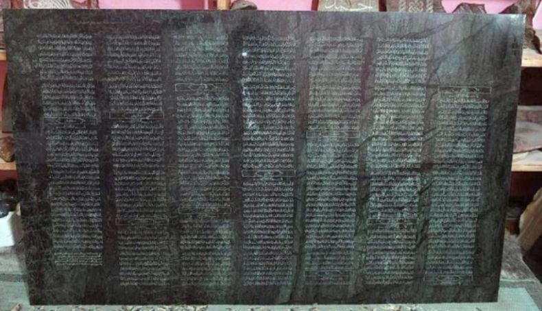 Pria Ini Ukir 30 Juz Alquran di Atas Batu Marmer, Selesai 8 Tahun
