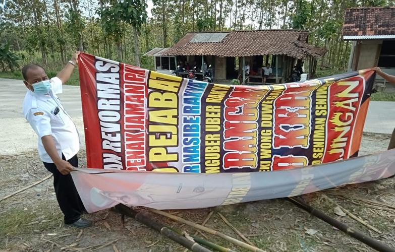 Baliho Kades Tak Percaya Covid-19 Gegerkan Warga Sragen