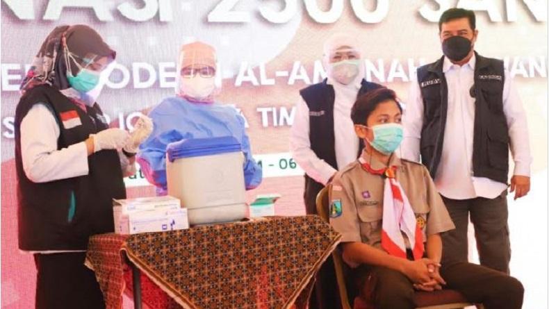 Khofifah Minta Bupati Wali Kota se-Jatim Maksimalkan Vaksinasi Pelajar