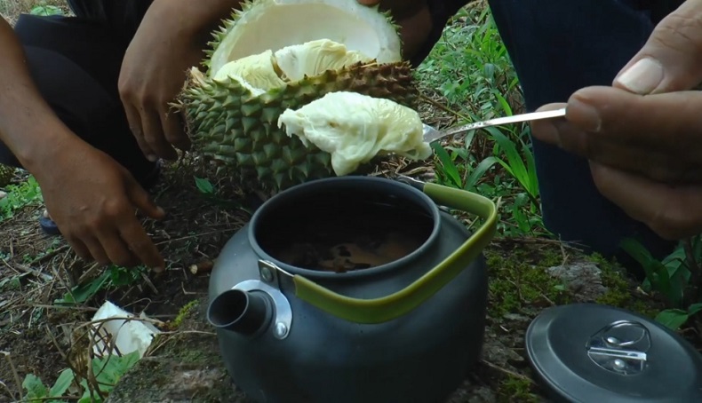 Pemuda Bangka Temukan Rahasia Kenikmatan Kopi, Direbus dengan Durian