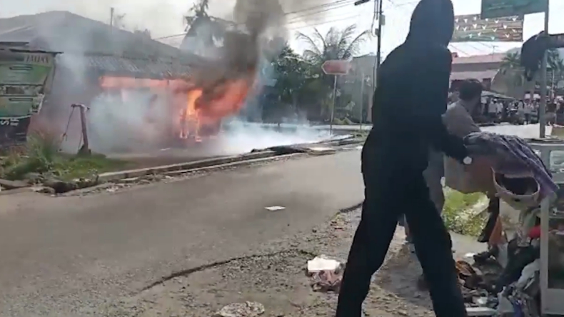 Ditinggal Sembelih Hewan Kurban, 4 Rumah di Padang Hangus Terbakar